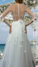 Laden Sie das Bild in den Galerie-Viewer, Suknia ślubna z długim rękawem Wedding dress ALEKSANDRO