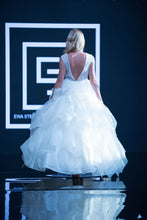 Load image into Gallery viewer, SARAS Suknia Ślubna /  Wedding Dress